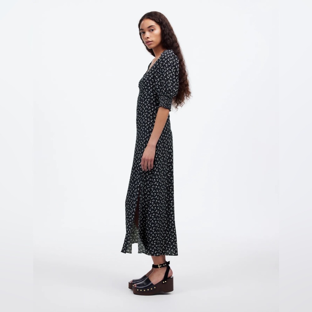▪️Madewell Ruched Scoopneck Side Slit Midi Dress in Floral Cherry Navy